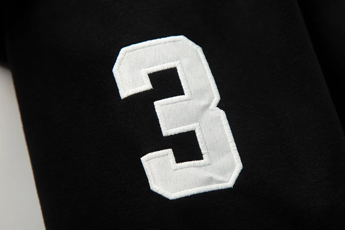 P260 White background picture [Evergreen for all seasons] Style number: 26201# (on sale all year round) Color: black and white / black and red / navy white / saffron / off-white / matte pink / light blue / yellow / dark gray Size: S to XL - Ralph Lauren/Ralph Lauren 26SS new four seasons classic basic three-dimensional Malaysia LOGO-No. 3 armband solid color long-sleeved zipper cardigan sweatshirt - 380g double-sided cotton heavy fabric✅ - The original version has the same 7.5CM widened thread processing✅ - Three-dimensional Malaysian embroidery Customized brand pentagonal POLO zipper ✅ - Ralph Lauren classic Malaysian logo Polo｜Unlock the British retro sports style RL classic style for all seasons The fit is loose and can be easily controlled by both men and women Simple Clean and versatile 1.2cm retro original color hook silk drawstring Full of details Use 380 grams of heavy double-sided cotton to create a tall and straight silhouette The iconic Malaysian embroidery logo interprets American origin. The solid color system can easily control formal and casual scenes.
